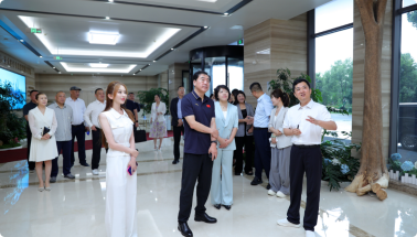 吉林省人参专班领导率队调研国参集团李言闻